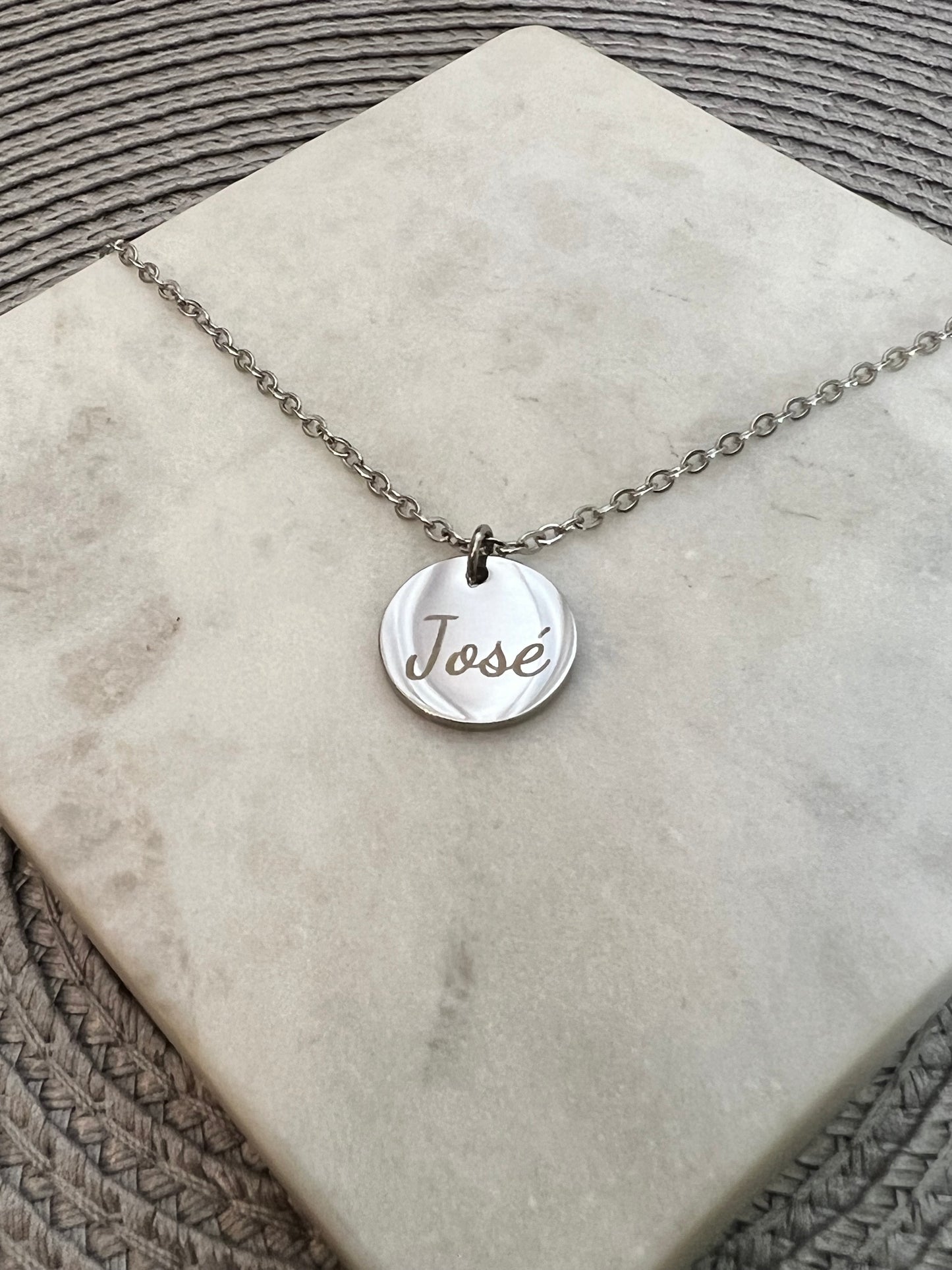 Round name necklace